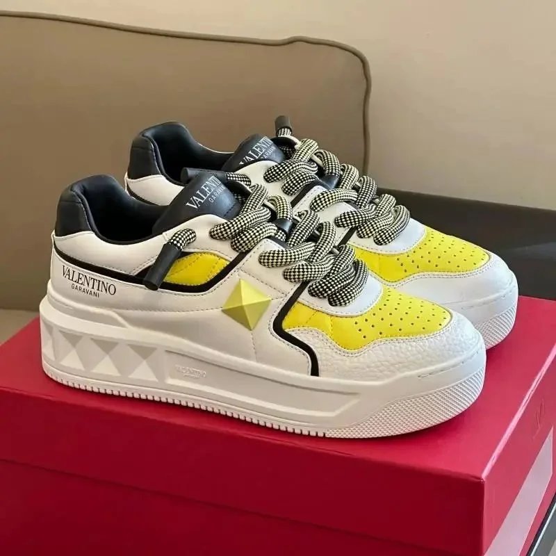 Valentino Garavani Sneakers Low-top lace-up with pyramid stud detail — 8