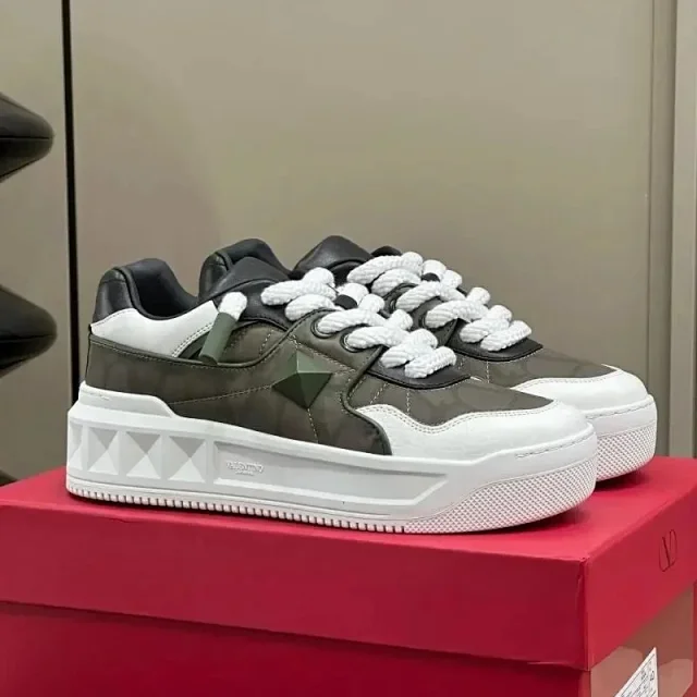 Valentino Garavani Sneakers Low-top lace-up with pyramid stud detail product detail image 5