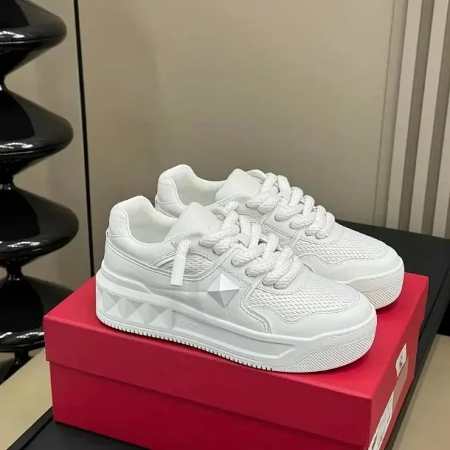 Valentino Garavani Sneakers Low-top lace-up with pyramid stud detail product detail image 7