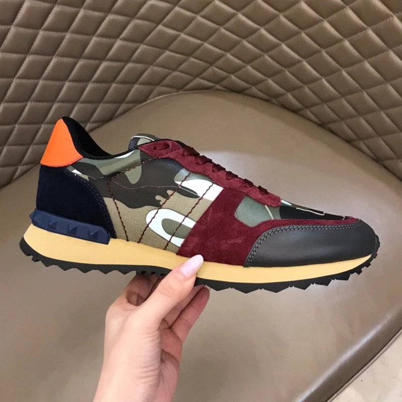 Unbranded Sneakers Low-Top Star-Patterned with Studded Heel Trim — Deep red