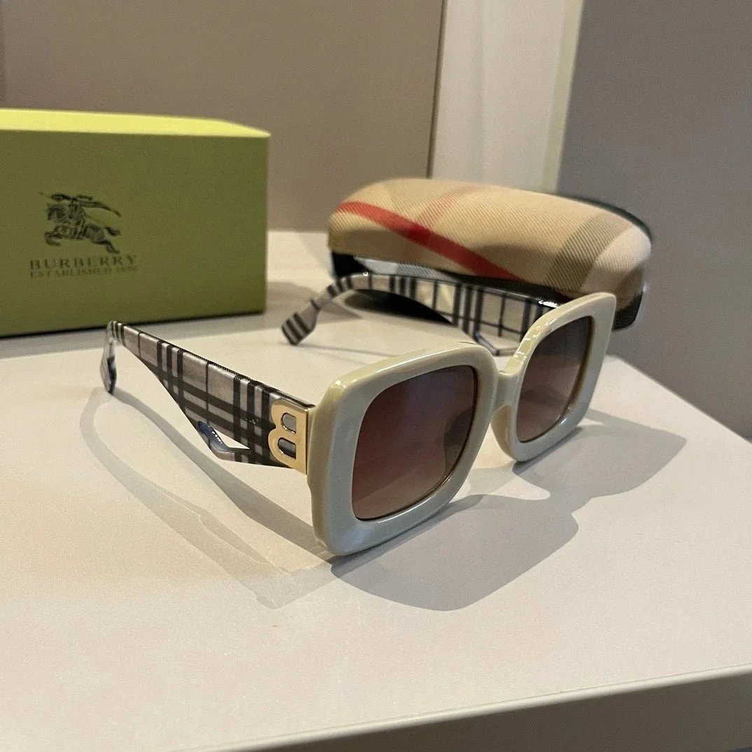 Burberry Eyewear Logo-accented sunglasses — 10