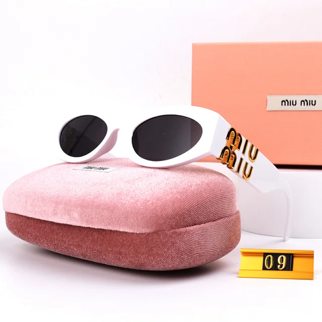 Miu Eyewear Logo-embellished sunglasses product detail image 3