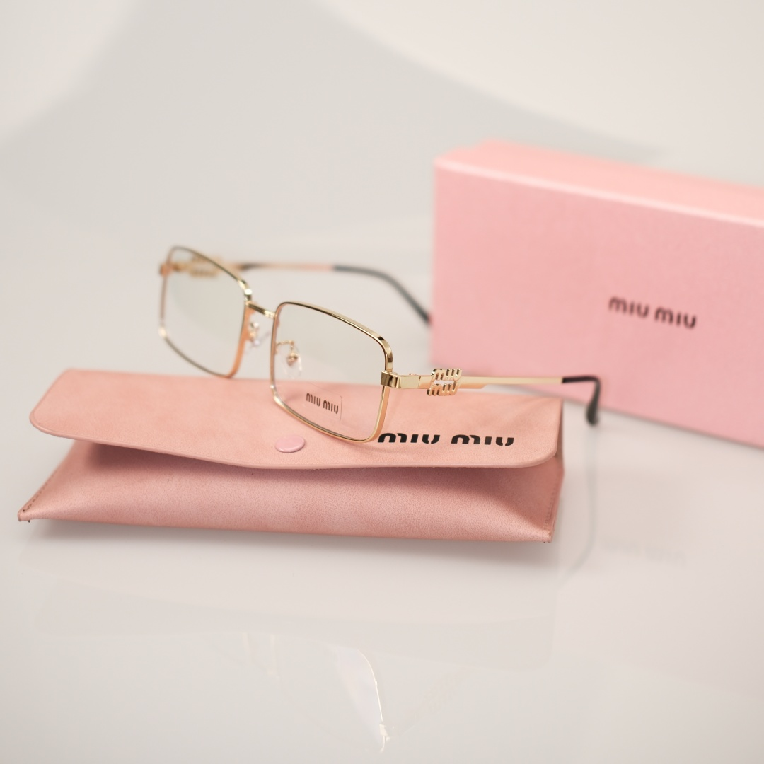 Miu Eyewear Logo-embellished sunglasses — 26