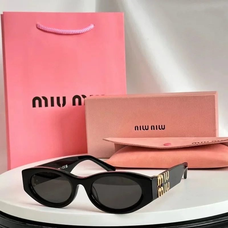 Miu Eyewear Logo-embellished sunglasses — 21
