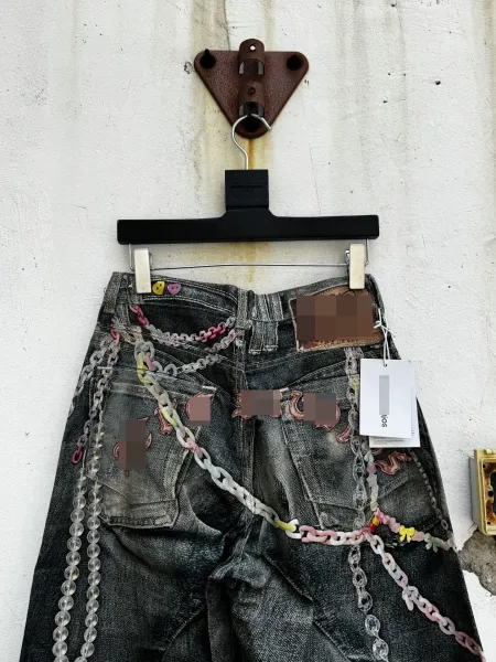 Design Wide-Leg Light Wash Jeans - 24