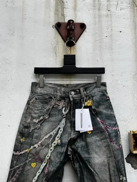 Design Wide-Leg Light Wash Jeans - 33