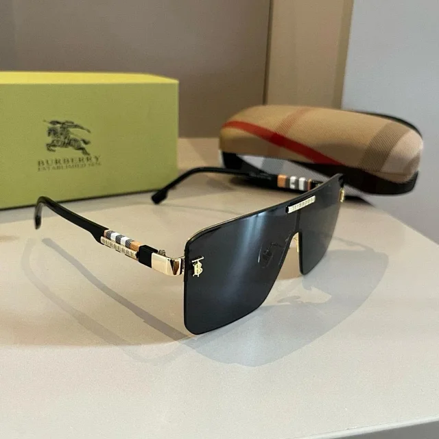 Burberry Eyewear Logo-accented sunglasses product detail image 4