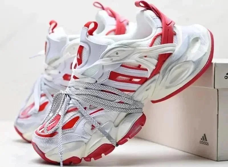 Adidas Sneakers Low-top chunky with three-stripe side panels — 22