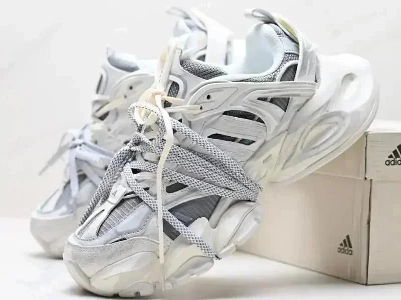 Adidas Sneakers Low-top chunky with three-stripe side panels — 18