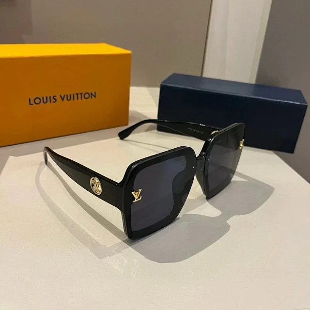 Louis Vuitton Eyewear Sunglasses product detail image 3