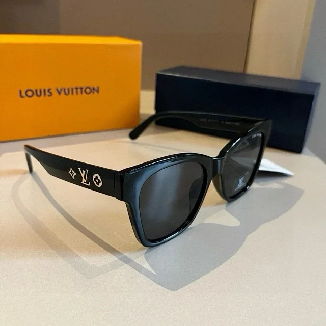 Louis Vuitton Eyewear Sunglasses product detail image 9