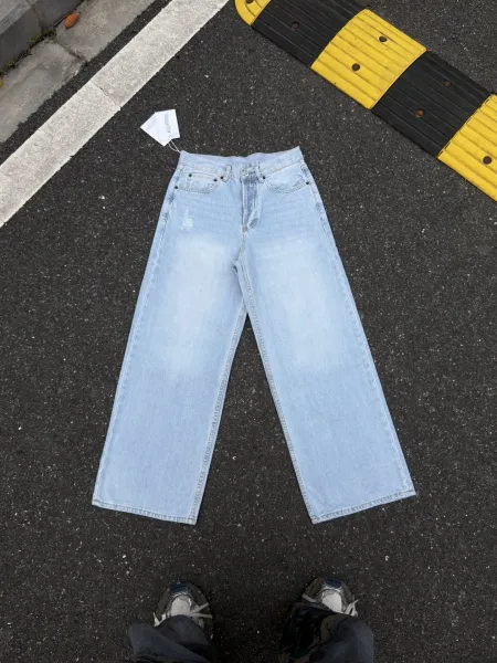 Design Wide-Leg Light Wash Jeans - 1