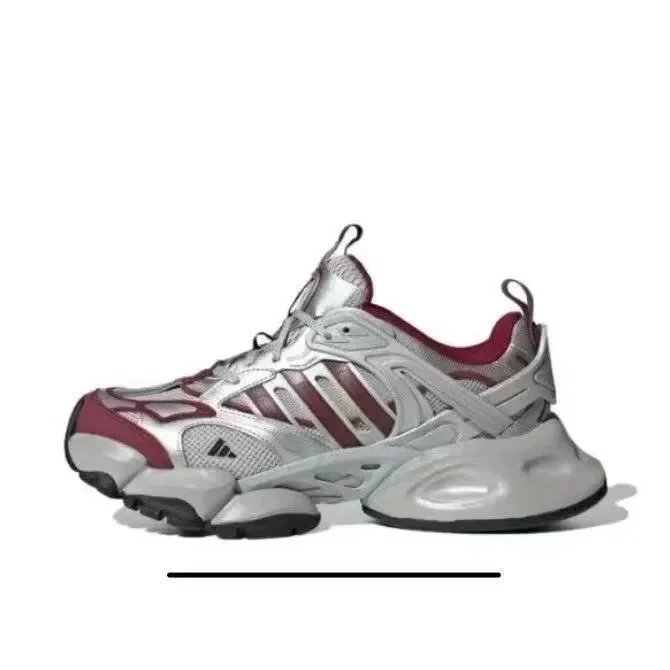 Adidas Sneakers Low-top chunky with three-stripe side panels — 23