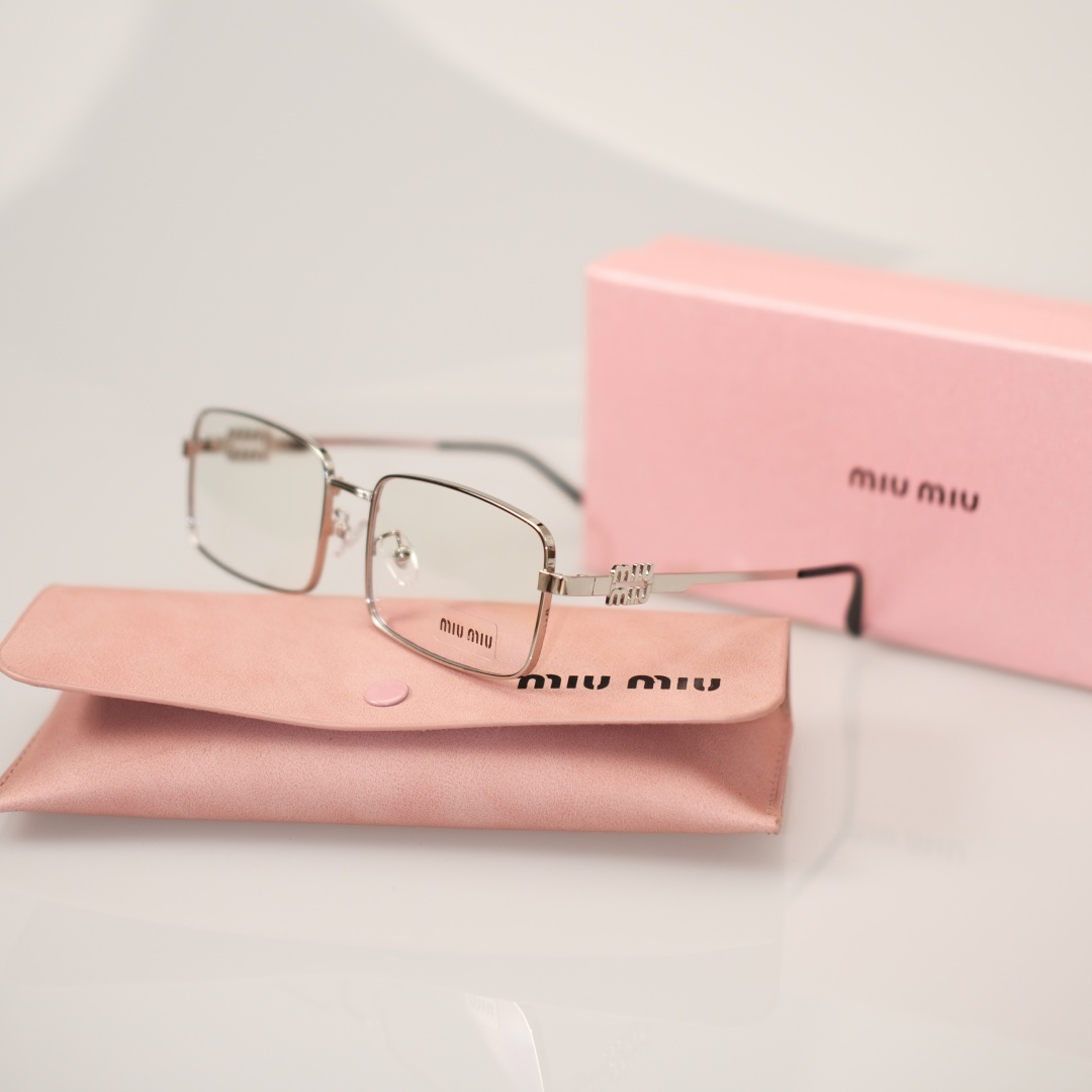 Miu Eyewear Logo-embellished sunglasses — 27