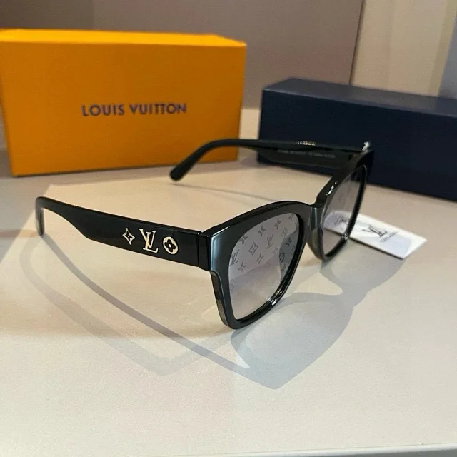 Louis Vuitton Eyewear Sunglasses product detail image 8