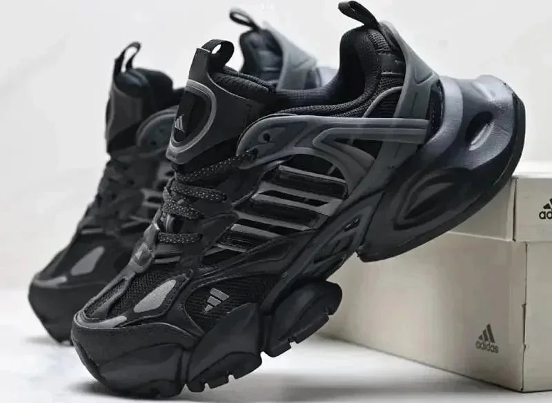 Adidas Sneakers Low-top chunky with three-stripe side panels — 19