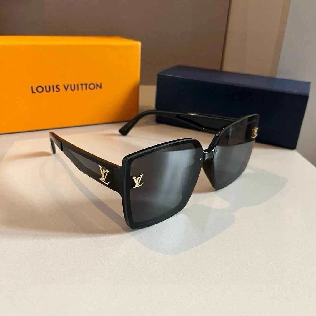 Louis Vuitton Eyewear Sunglasses — 32