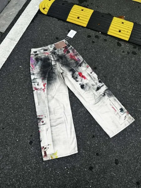 Design Wide-Leg Light Wash Jeans - 9