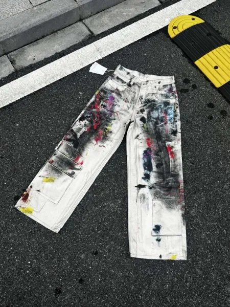 Design Wide-Leg Light Wash Jeans - 12