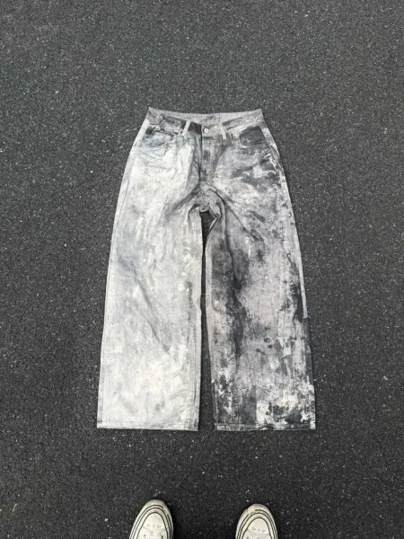 Design Wide-Leg Light Wash Jeans - 11