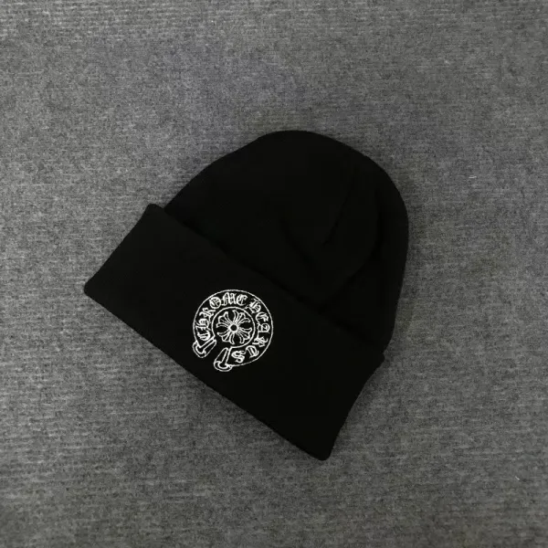 Design Embroidered Gothic 'CH' Beanie Red - 7