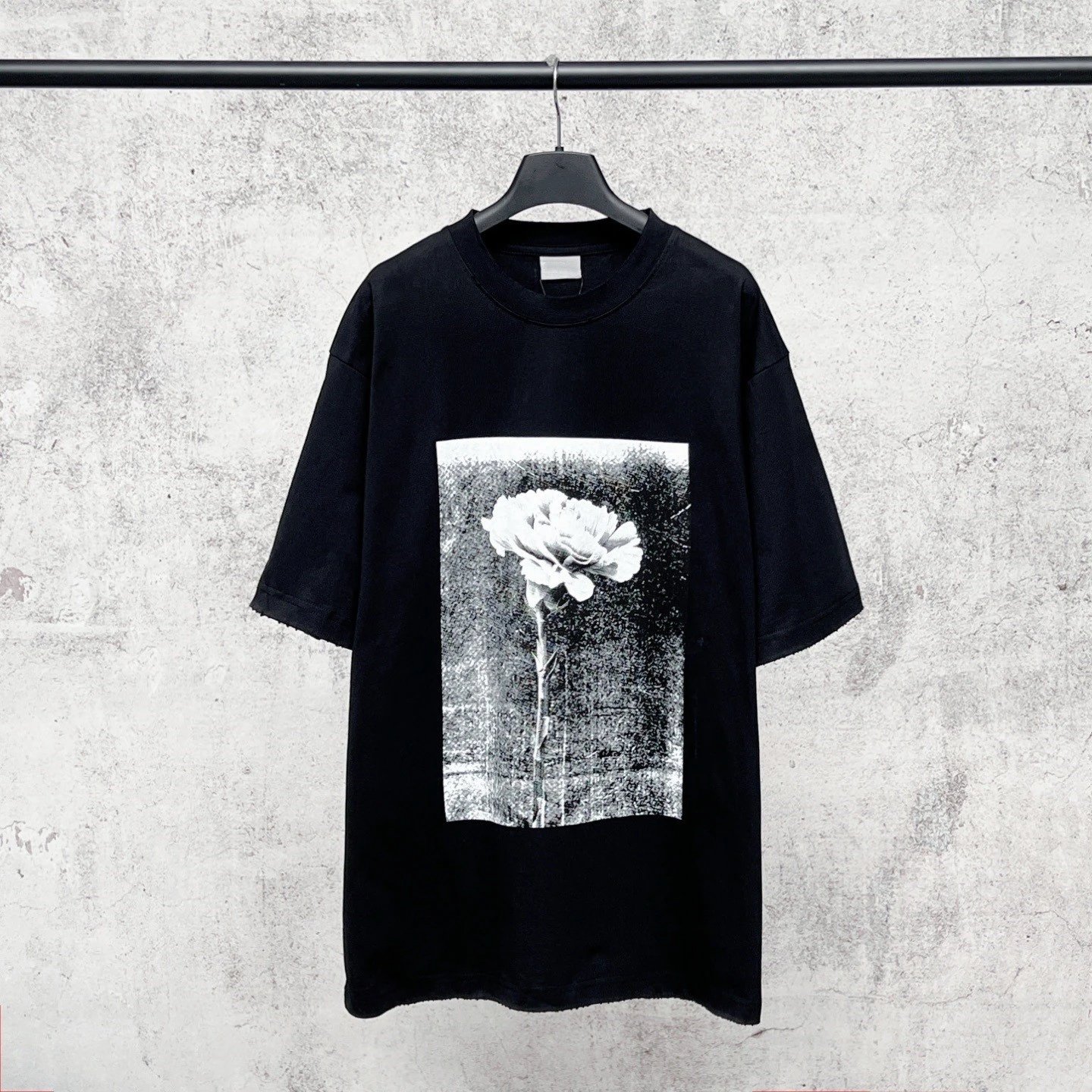 Unisex Loose-Fit Drop-Shoulder Short-Sleeve T-Shirt photo 4