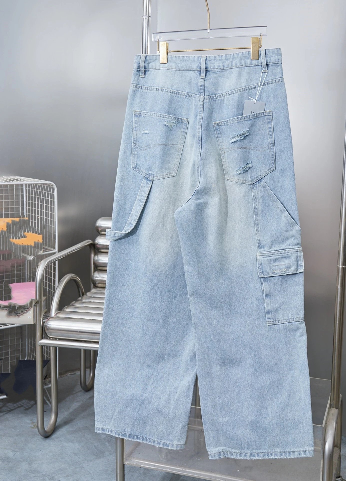 Vintage-Wash Denim Shirt-Jacket and Mid-Rise Trousers photo 7