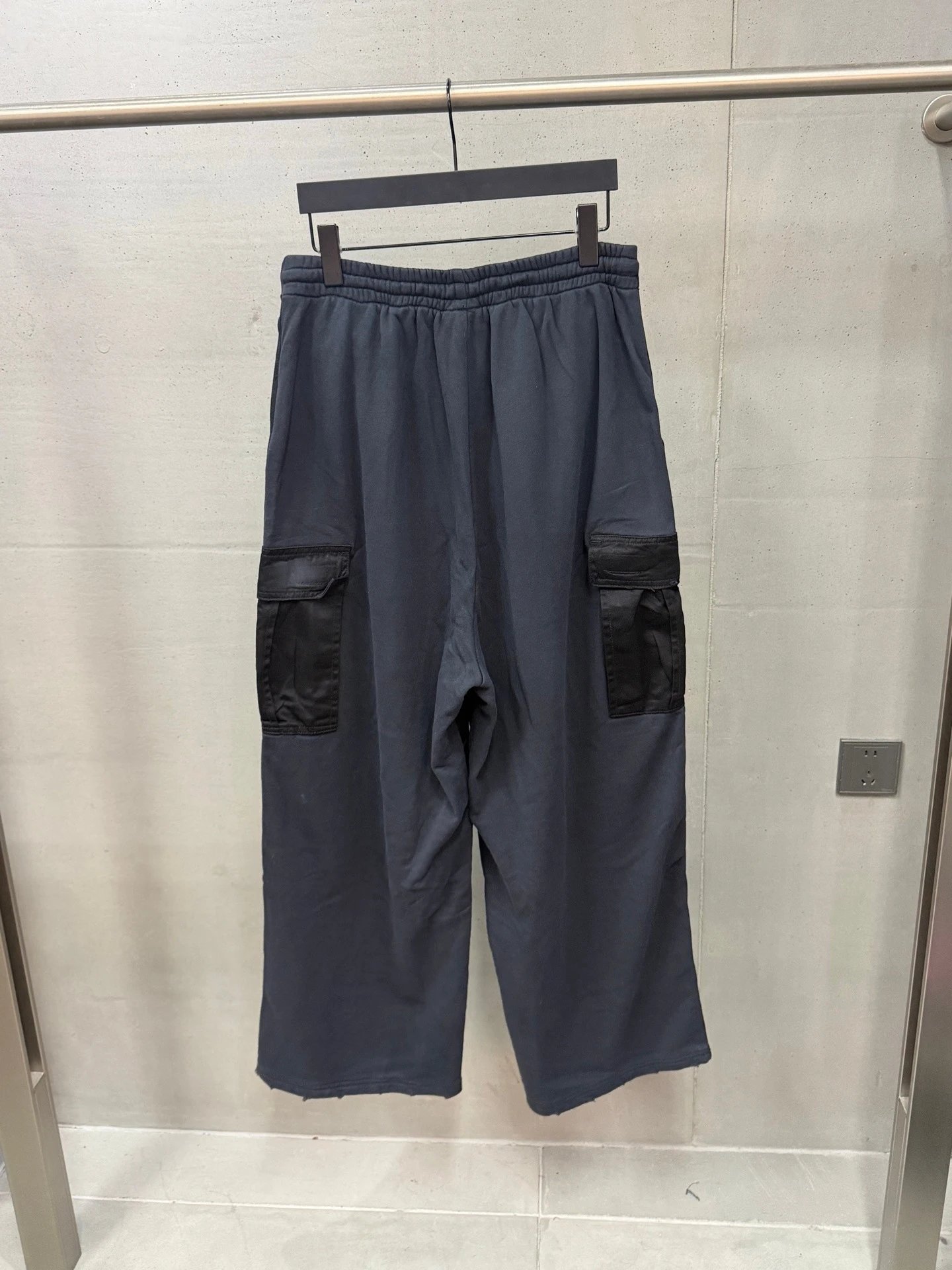 Paneled Casual Trousers with Multiple Pockets photo 4