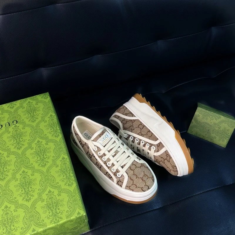 Embroidered Platform Height-Increasing Shoes