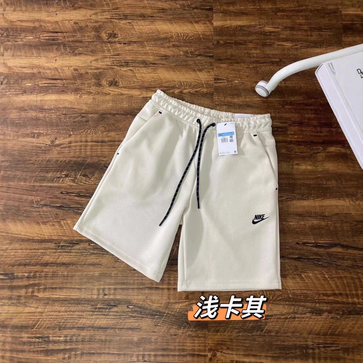Knitted Side-Sealed Athletic Shorts (Five-Quarter Length)