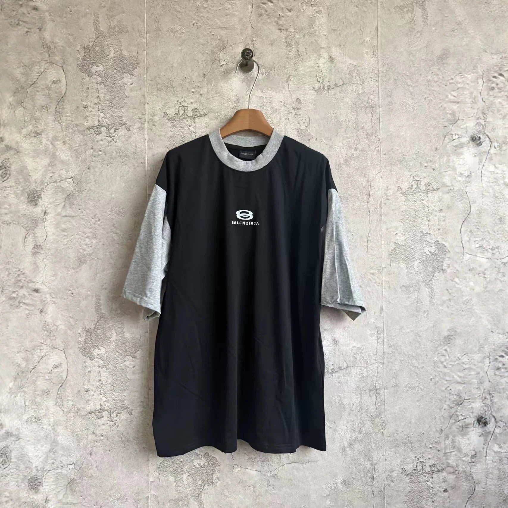 Embroidered Short-Sleeve T-Shirt with Dual-Tone Contrast