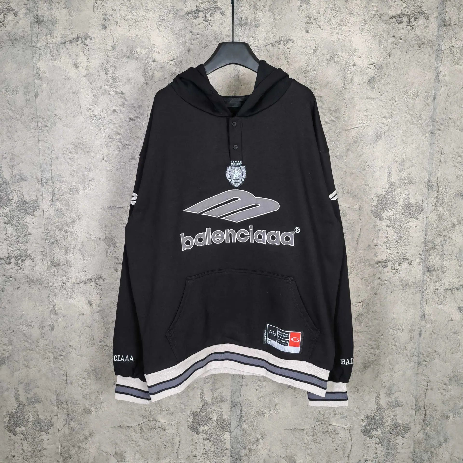 Loose hooded sweatshirt