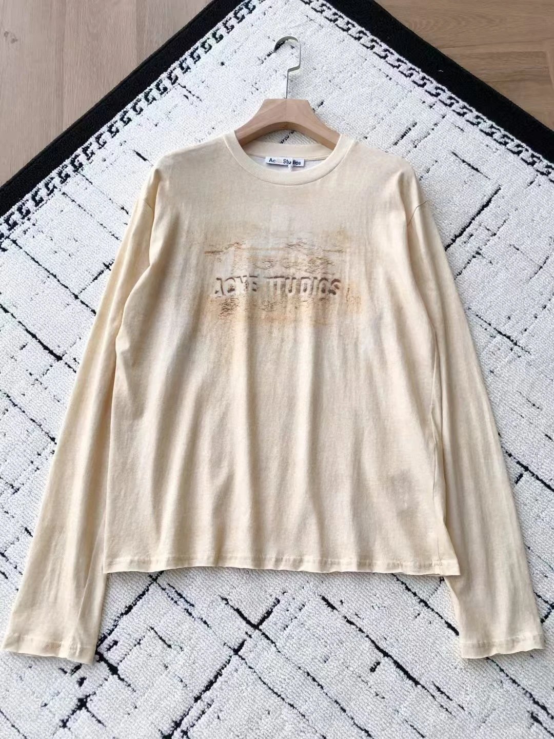 Distressed Letter Print Long-Sleeve T-Shirt photo 2