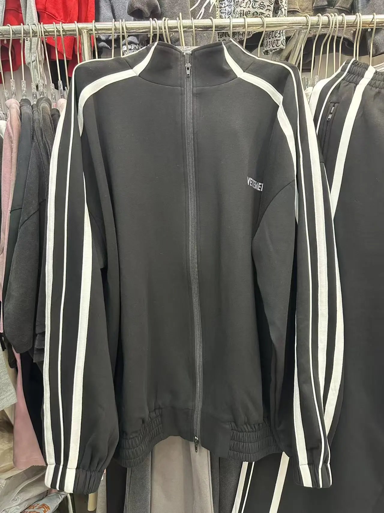 Stand-Collar Sports Jacket and Trousers Set photo 4