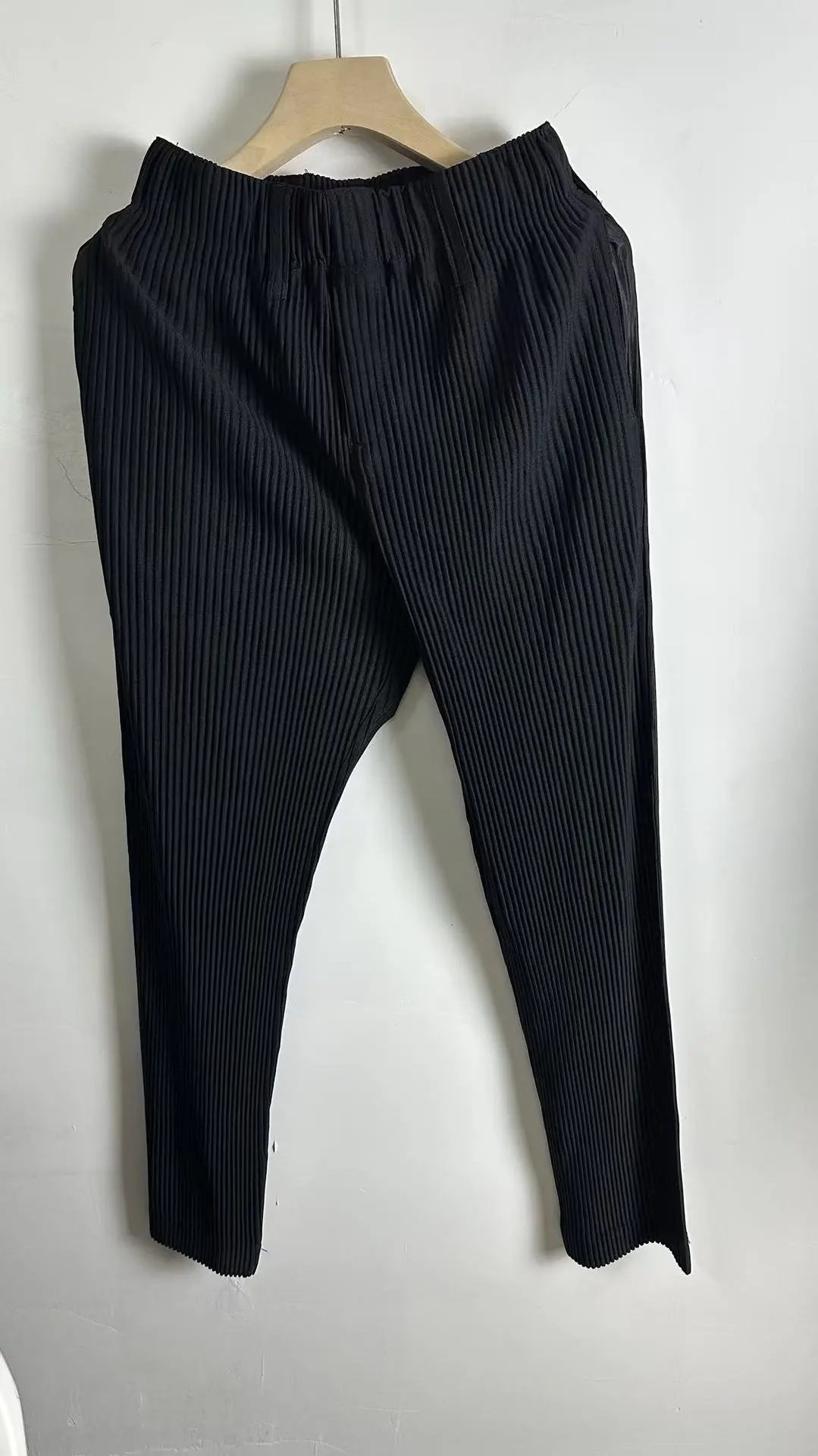 Elastic-Waist Tapered Casual Trousers photo 2