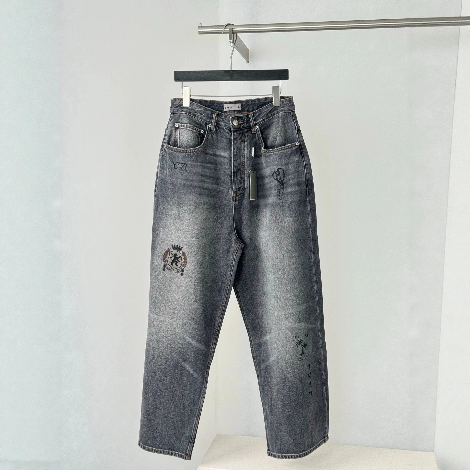 Distressed Wide-Leg Pants with Scissor Embroidery