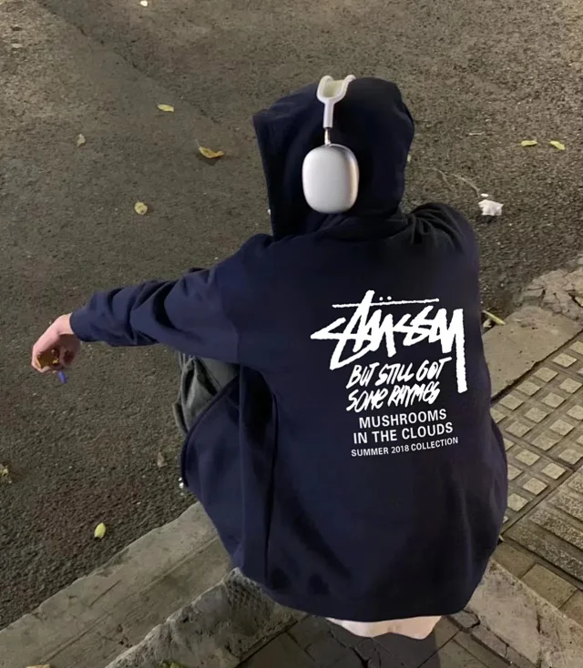 Stüssy Hoodies & Sweatshirts Logo Graphic and Crewneck product detail image 4