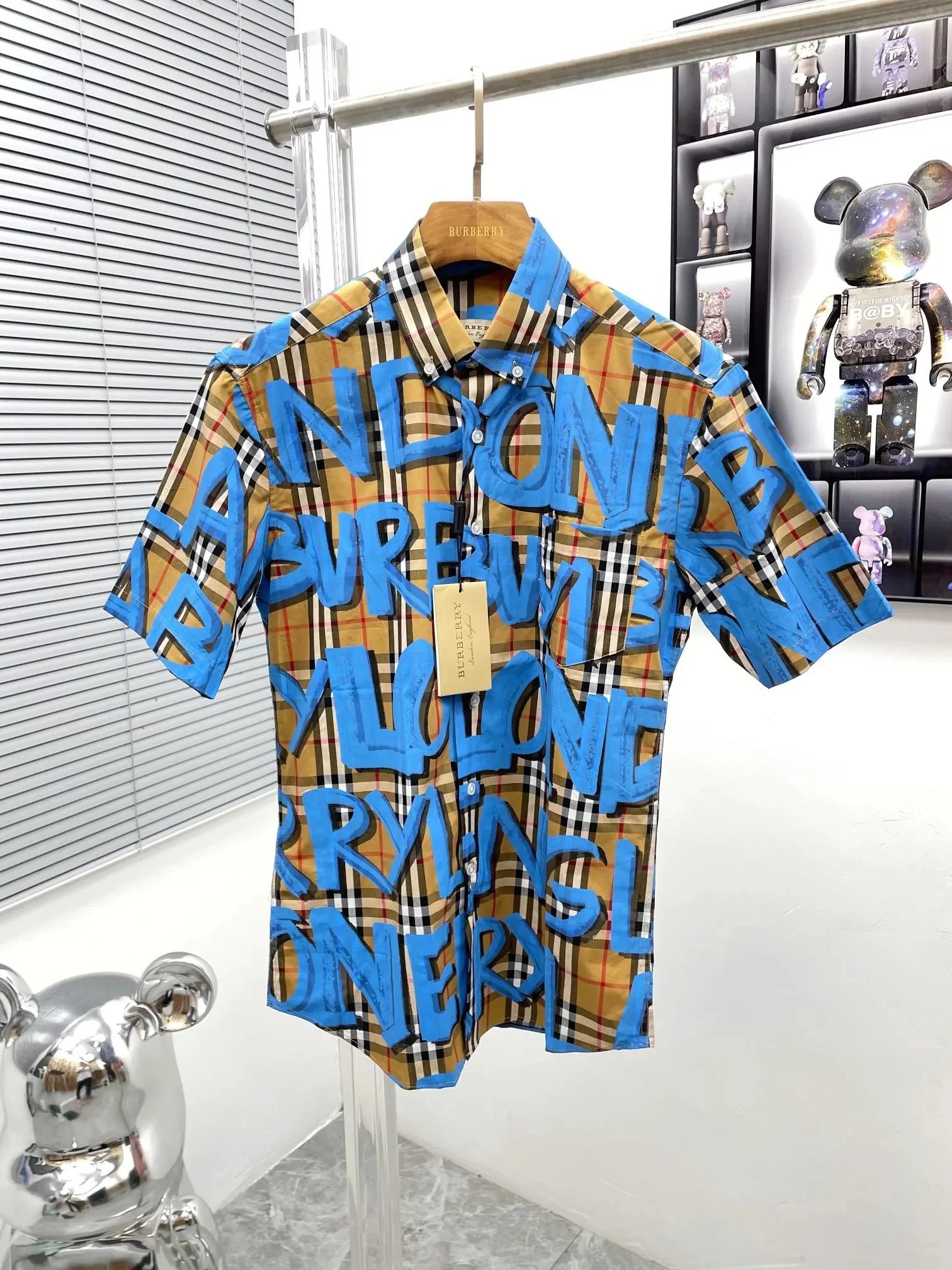 Burberry Shirts Short-sleeve button-front plaid shirt — UM029