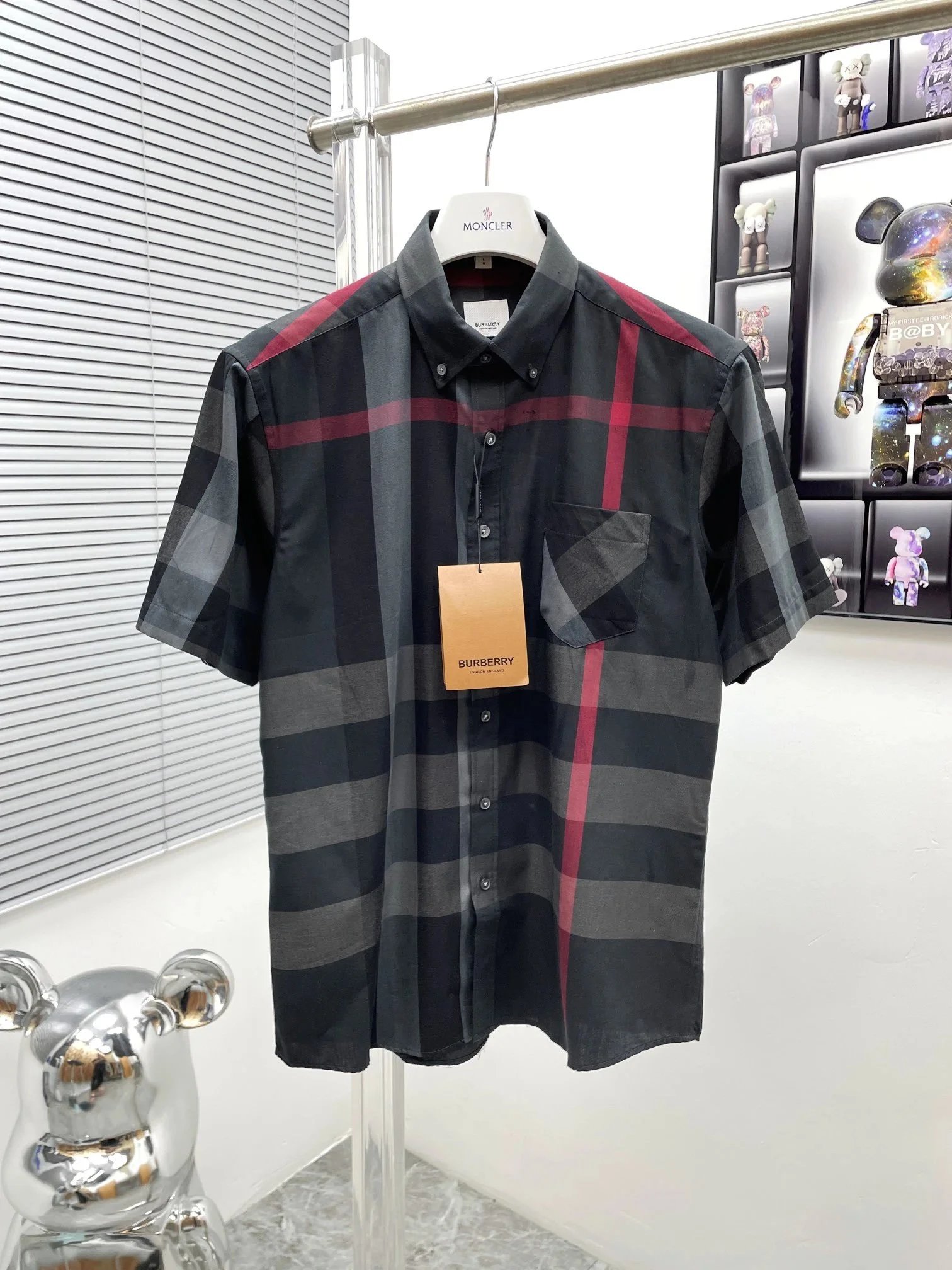 Burberry Shirts Short-sleeve button-front plaid shirt — UM017