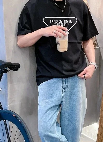Prada T-Shirts Logo Graphic Crewneck product detail image 4