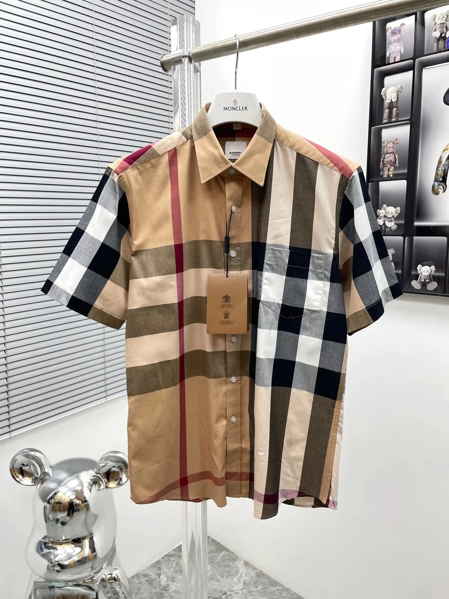 Burberry Shirts Short-sleeve button-front plaid shirt — UM016