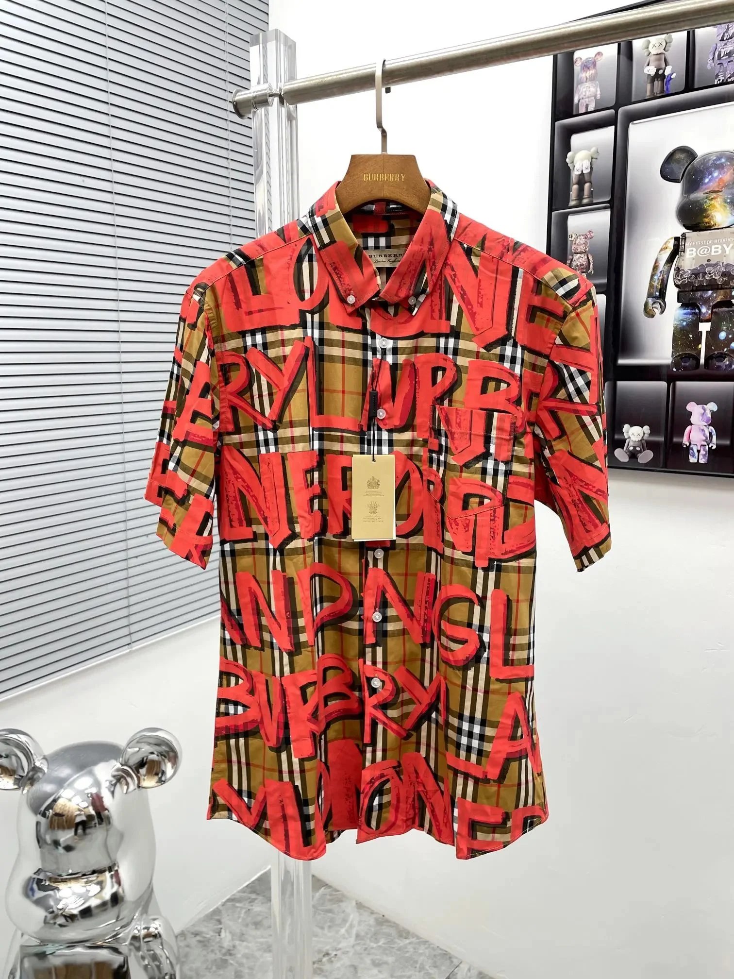 Burberry Shirts Short-sleeve button-front plaid shirt — UM028