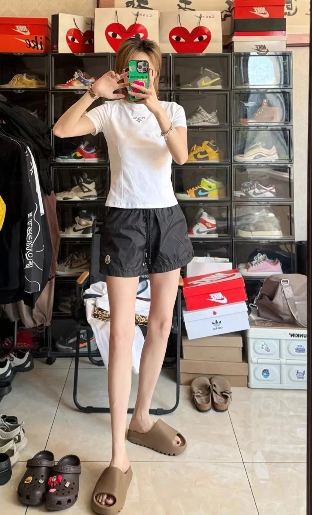 Moncler Logo-Embroidered Drawstring Shorts Beige - 3