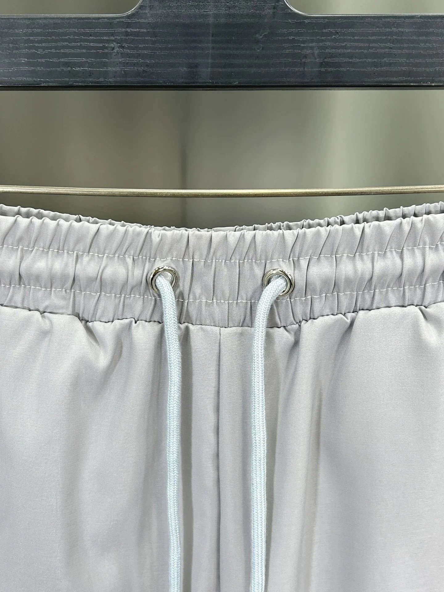 Moncler Logo-Embroidered Drawstring Shorts Beige - 8