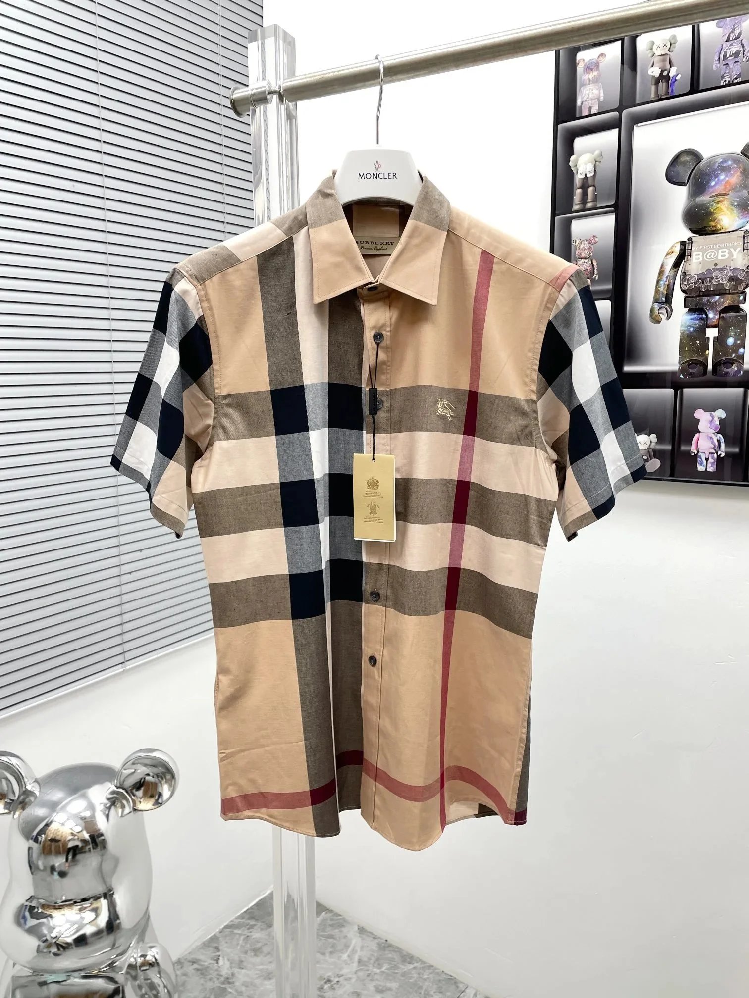 Burberry Shirts Short-sleeve button-front plaid shirt — UM004