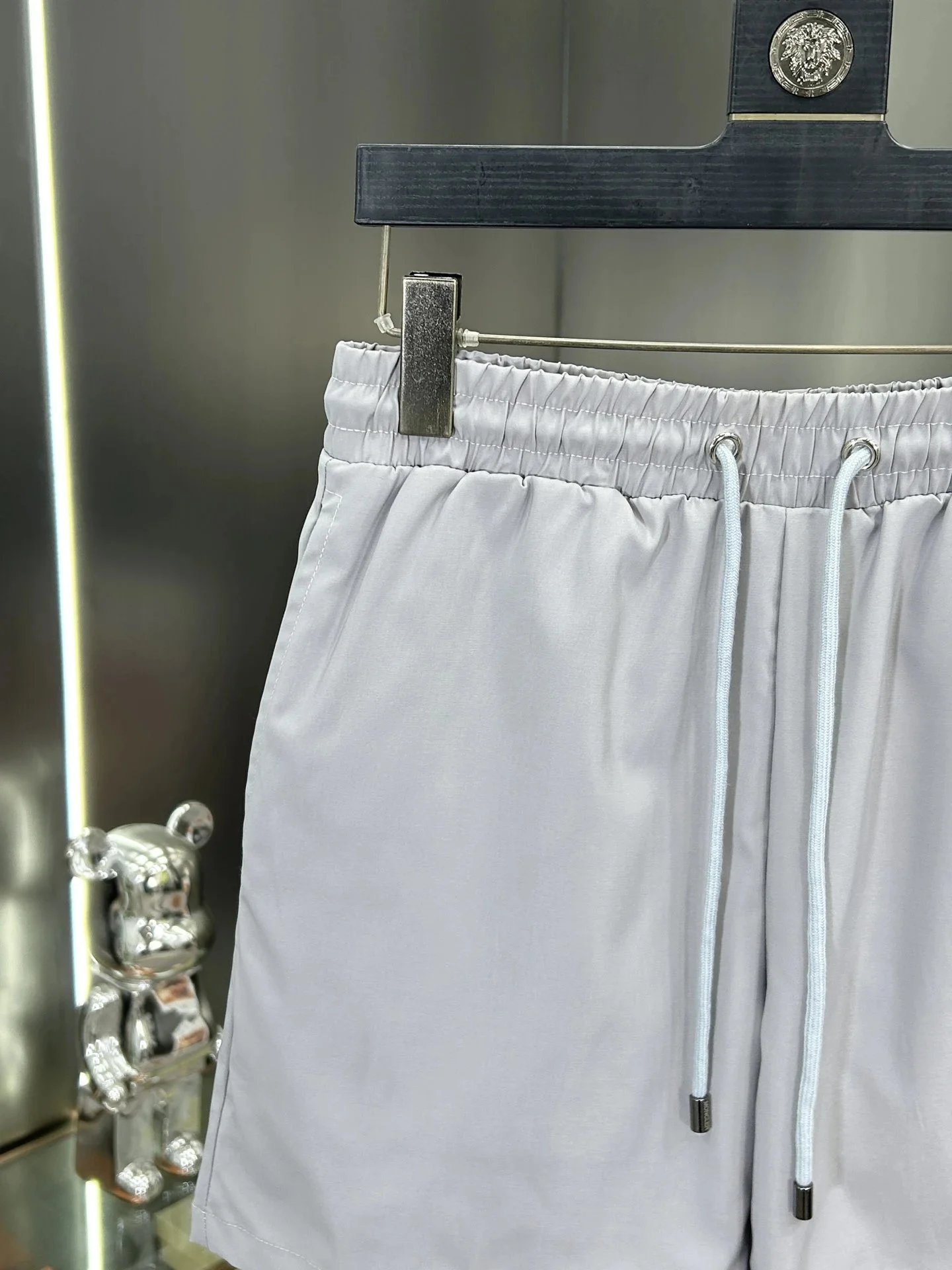 Moncler Logo-Embroidered Drawstring Shorts Beige - 7