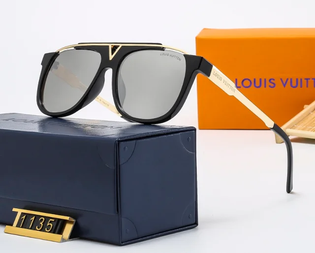 Louis Vuitton Eyewear Oversized shield sunglasses product detail image 10