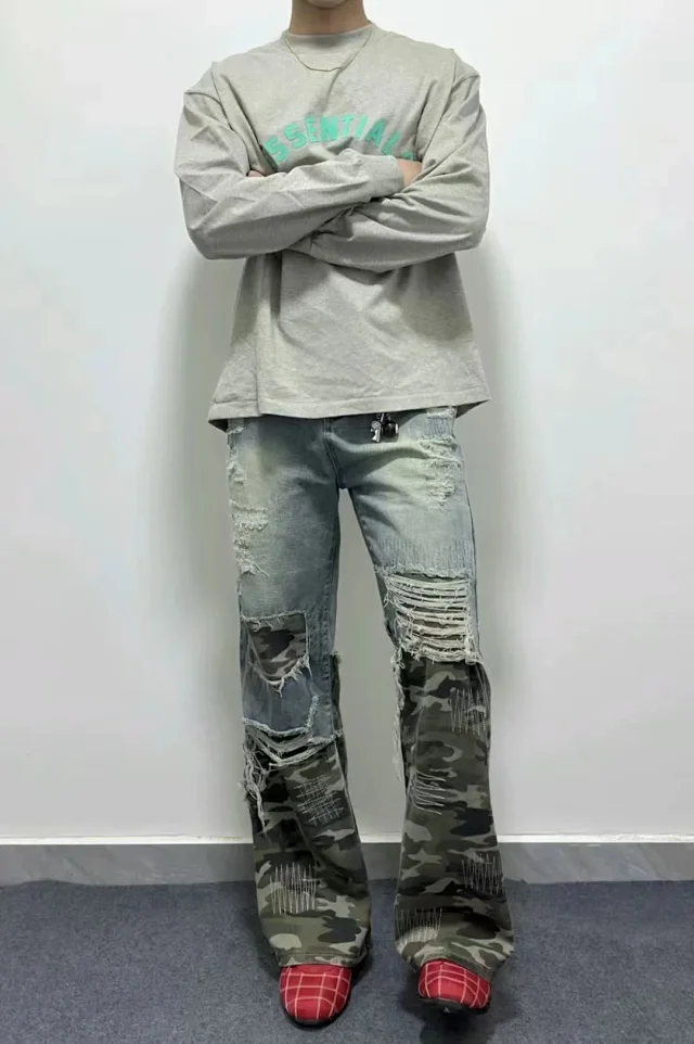 Fear of God Essentials T-Shirts Logo Long-Sleeve T-Shirt product detail image 2