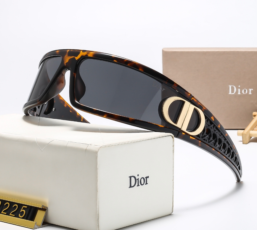 Dior Eyewear Sunglasses — TH-015