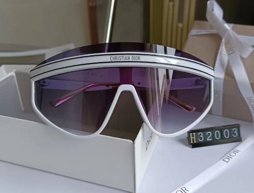 Dior Eyewear Sunglasses — TH-023